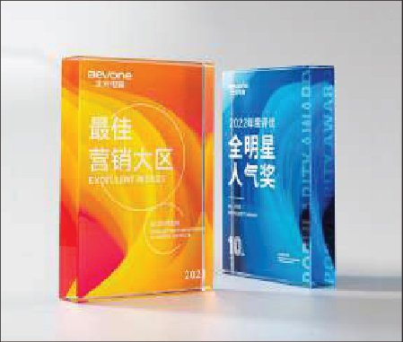Kỷ Niệm Chương Pha Lê “Tinh Hoa Tỏa Sáng”