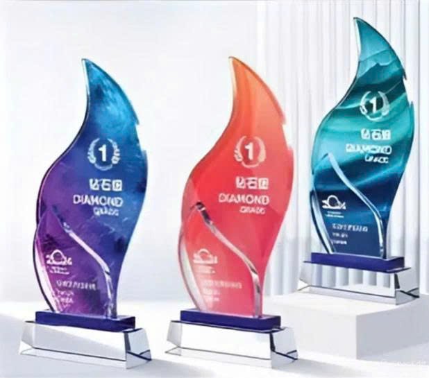 Cúp “Ngọn Lửa Kim Cương”