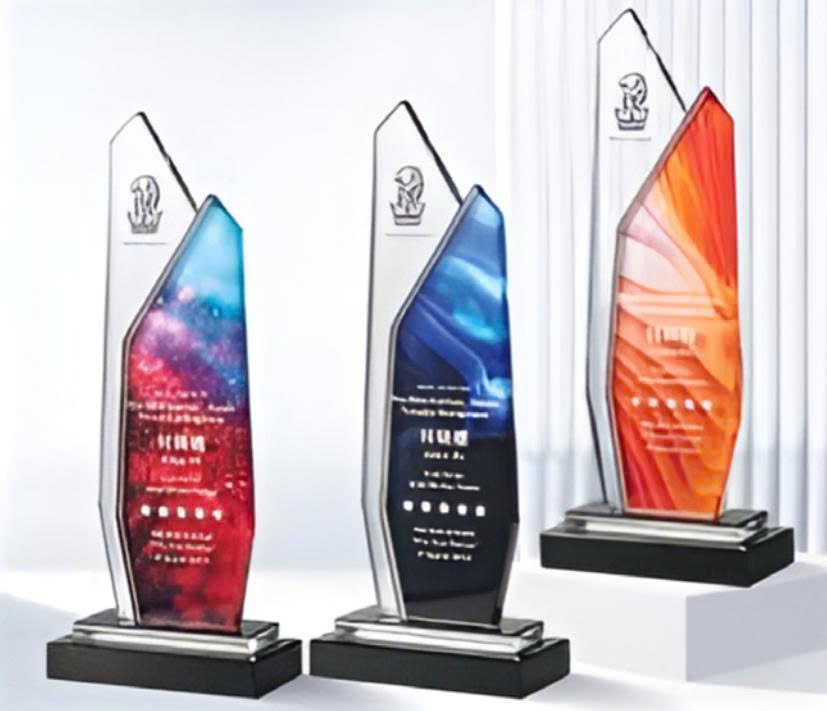 Cúp “Sắc Màu Danh Vọng”