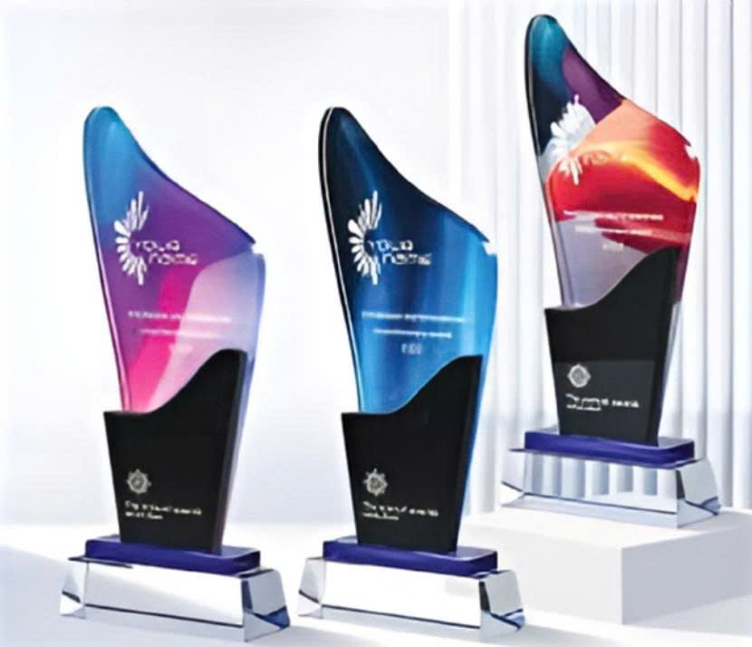 Cúp “Gradient Vinh Danh”